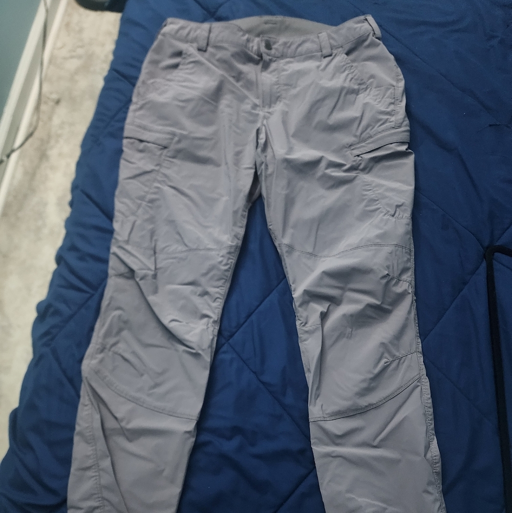 Duluth Trading Light Gray Tactical Cargo Pants